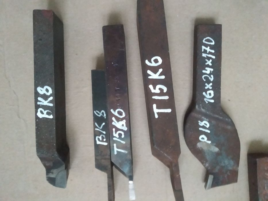 Продам резцы токарные.