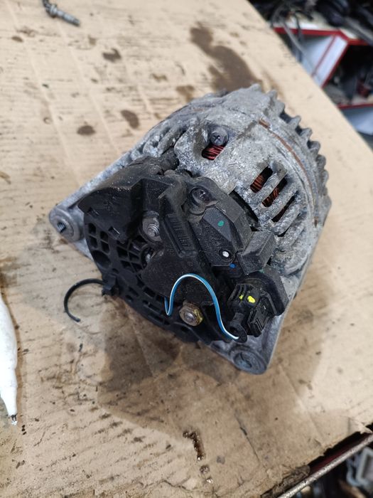 Генератор Opel Corsa D Astra Meriva 1.0 1.2 1.4 бензин Опель