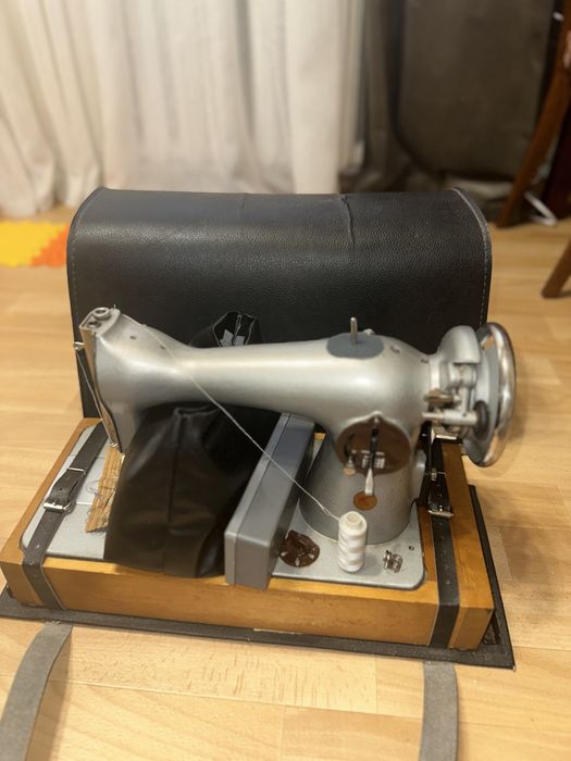Швейна машинка / електрична швейна машина