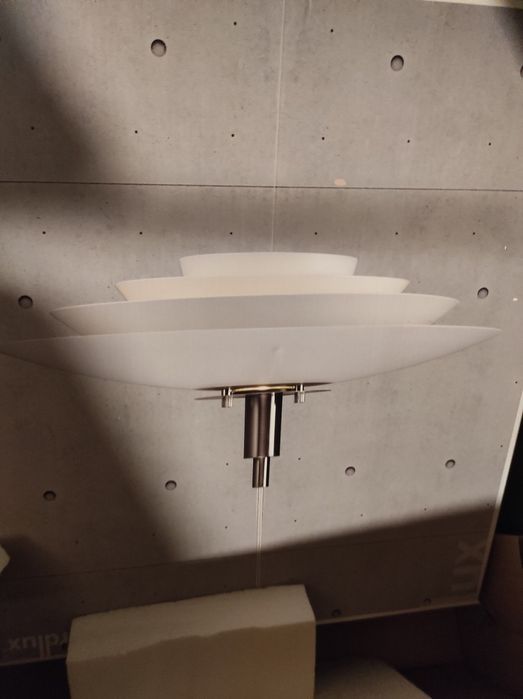 Lampa sufitowa biala