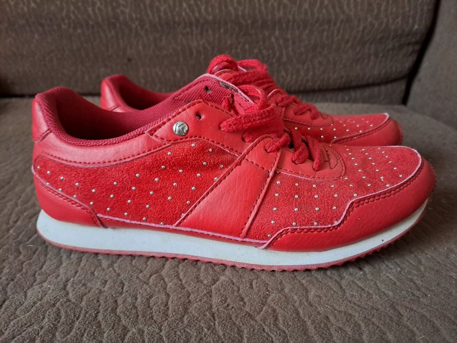 Кросівки фірмові,шкіряні