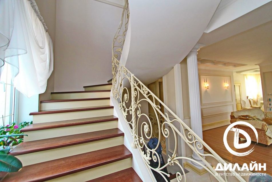 Двухэтажный, 3-х уровневый дом. Бабурка.