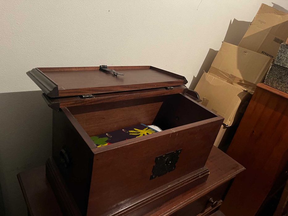 Bau em Madeira Genuina