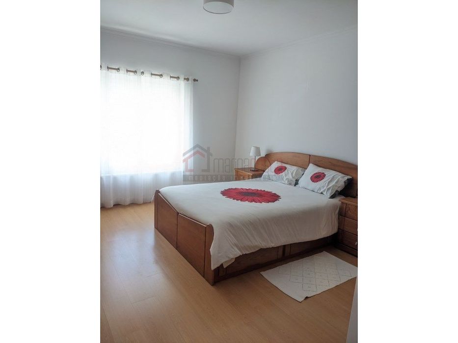 Apartamento T2 na Atouguia da Baleia para Arrendamento