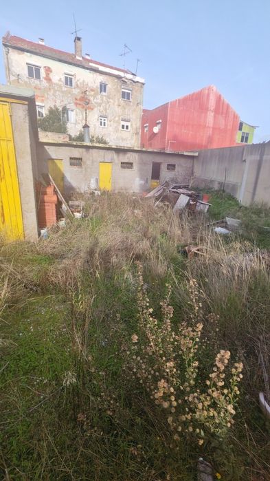 Terreno com Projeto Aprovado para Duas Moradias V2+1 Ramada