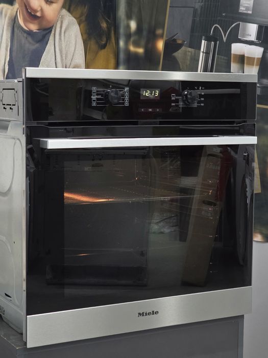 Духова шафа Miele H2566BP з піролітичною очисткою  та салазками