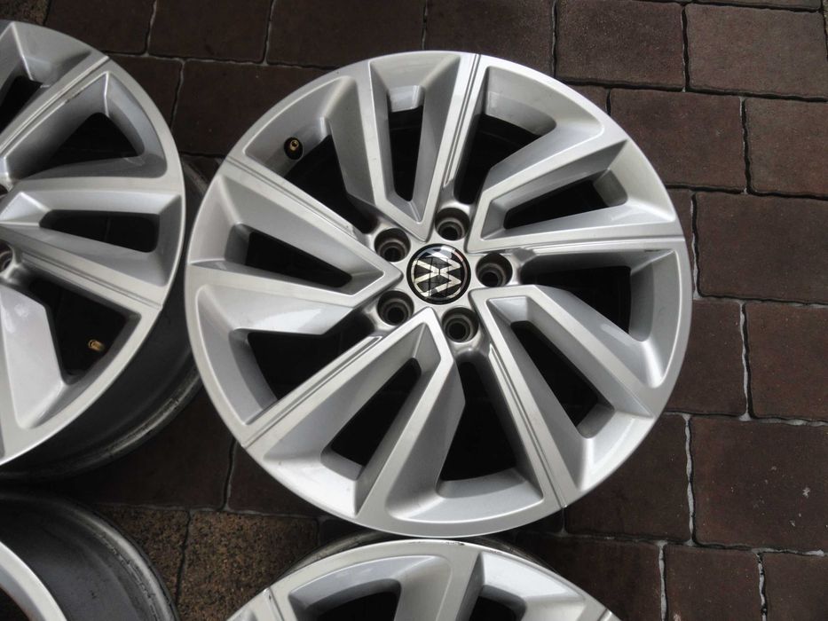 Felgi Aluminiowe 16 5x100 VW T-CROSS Orginal JAK NOWE