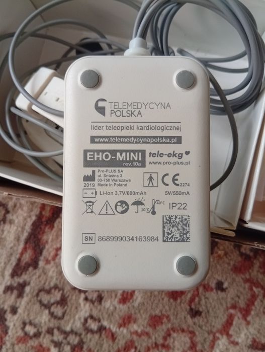 Zestaw diagnostyczny glukometr EKG oraz przycisk alarmowy