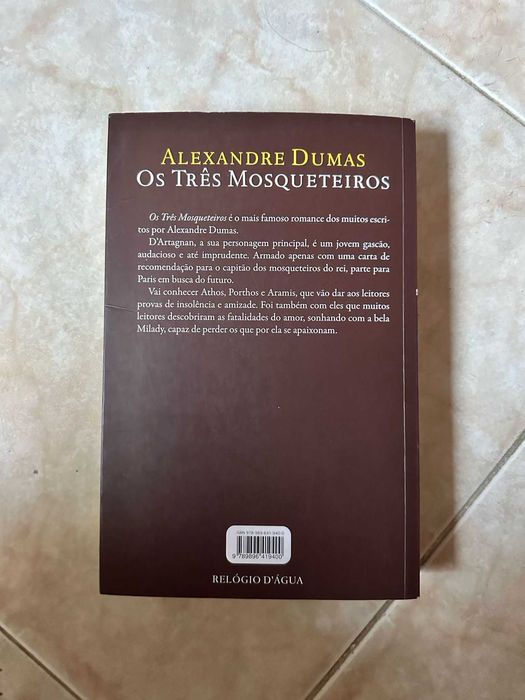 Livro Os Três Mosqueteiros de Alexandre Dumas
