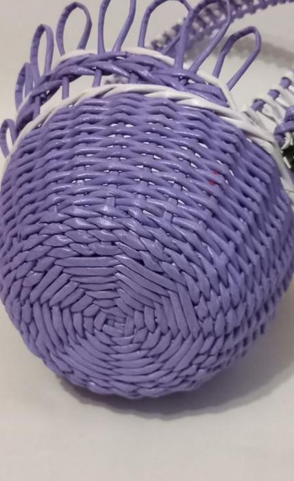 Кошик-курочка з паперової лози.