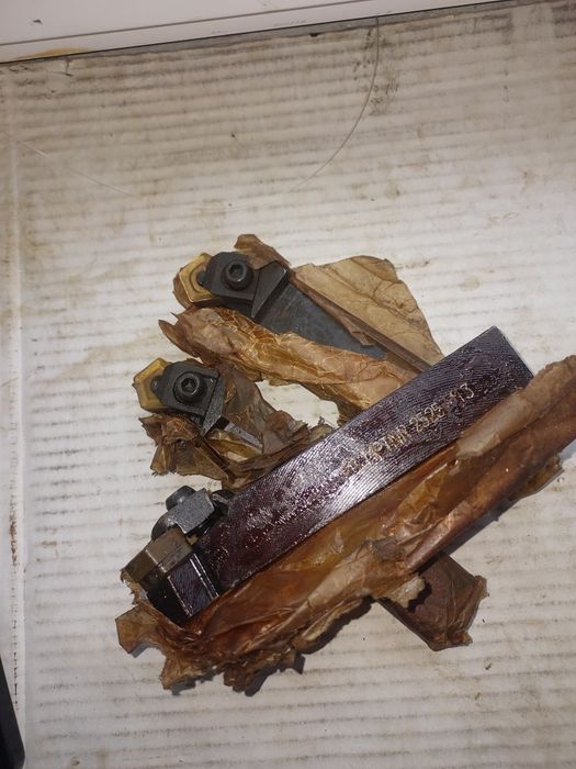 Різці токарні механічні