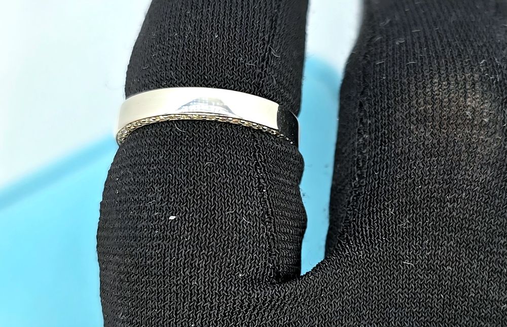 Кольцо с бриллиантовыми дорожками с 2 сторон