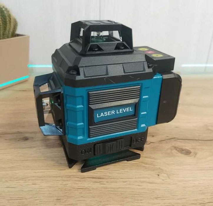 Лазерный уровень 16 линий зелёный + 2 АКБ, штатив, кейс, USB зарядка