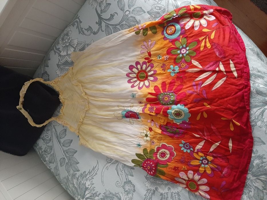 Vestido florido criança