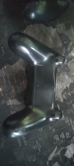 Dwie pady dualshock 4 do PlayStation 4 orginalne.