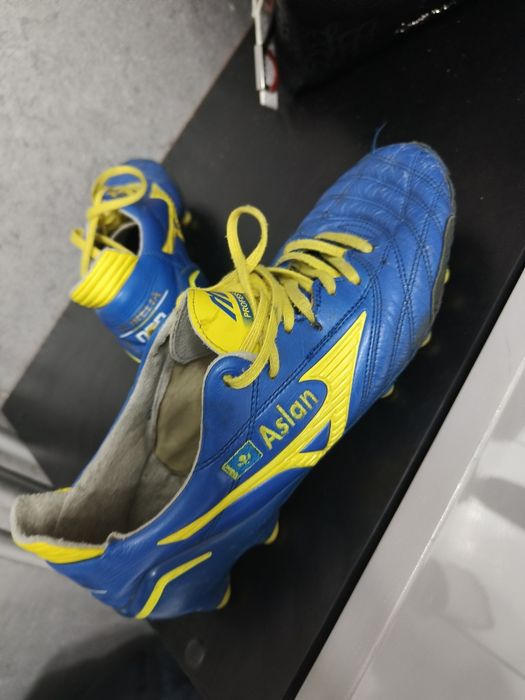 Продаю бутси мізуро