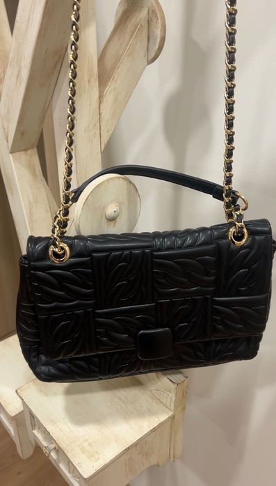 Mala/Bolsa de Ombro Feminina em Couro com Alça de Corrente