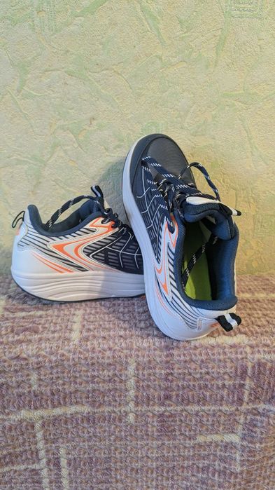 Продам кросівки Fusskleidung