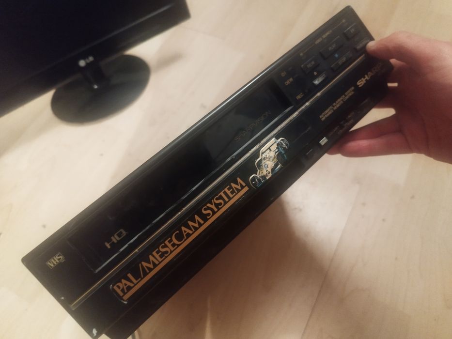 Na sprzedaż odtwarzacz VHS Sharp