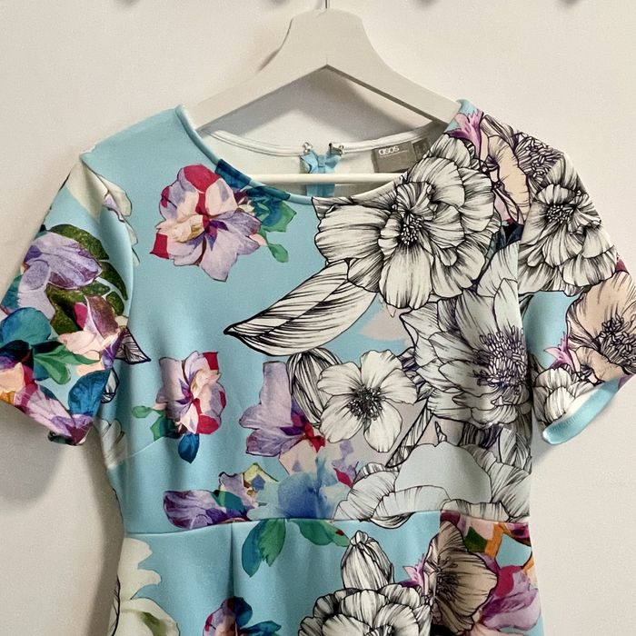 Niebieska sukienka w kwiaty ASOS 40