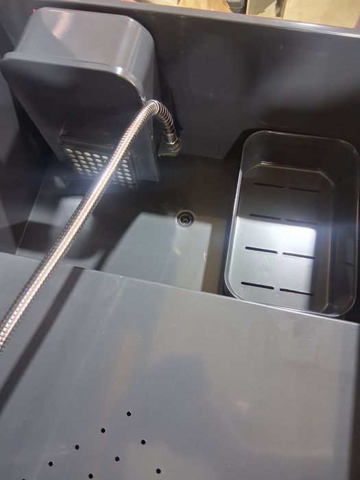 Maquina lavar peças  + liquido lavagem.