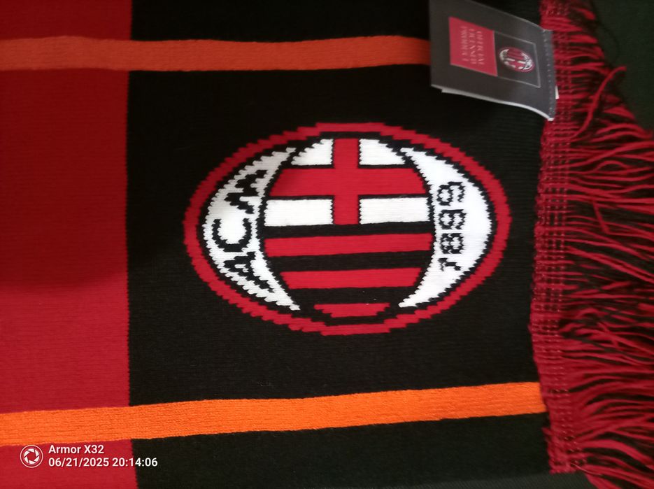 Фірмовий шарф футбольного клубу Milan стан Новий