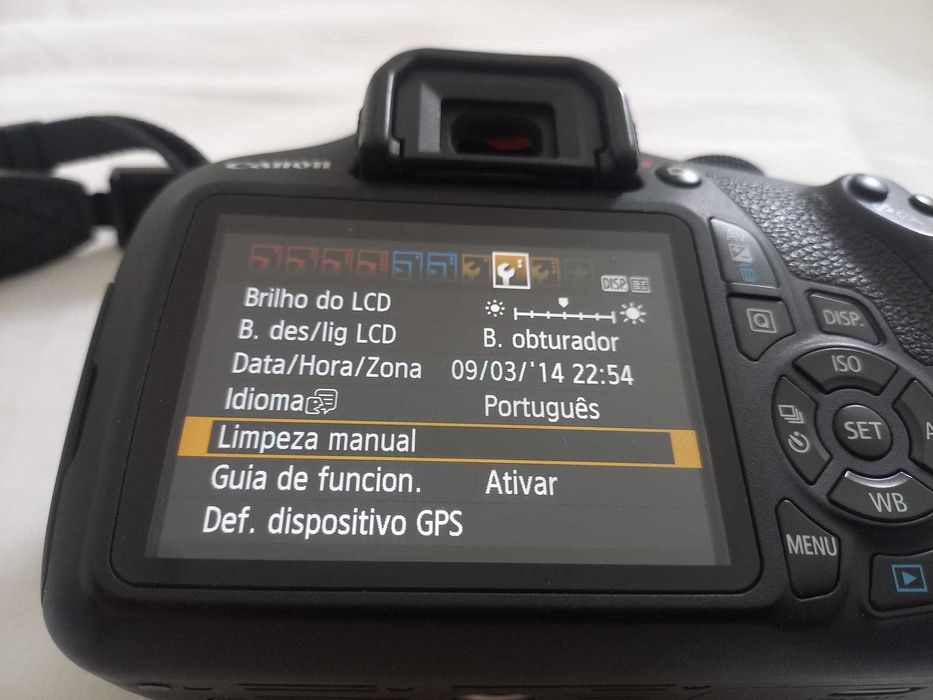 Máquina Fotográfica Reflex CANON EOS 1200D