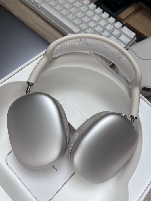 AirPods Max Starlight