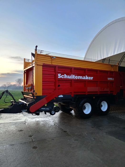 Przyczepa zbierająca  Pottinger, Strautmann, Schuitemaker Rapide 660,