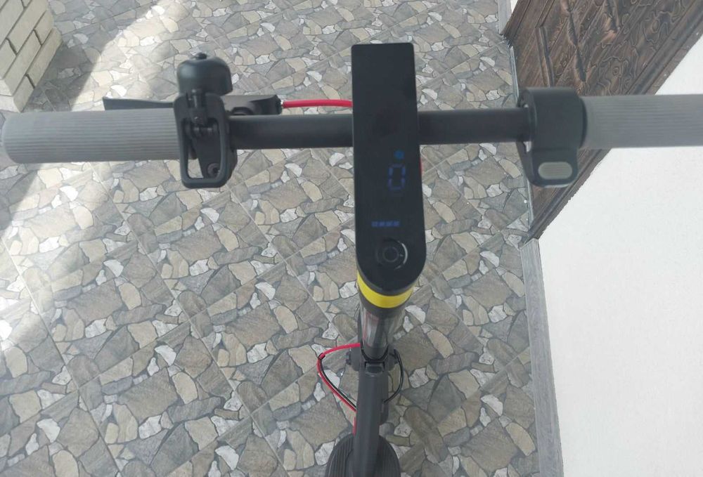 Електросамокат Xiaomi Mi Electric Scooter 4 Pro