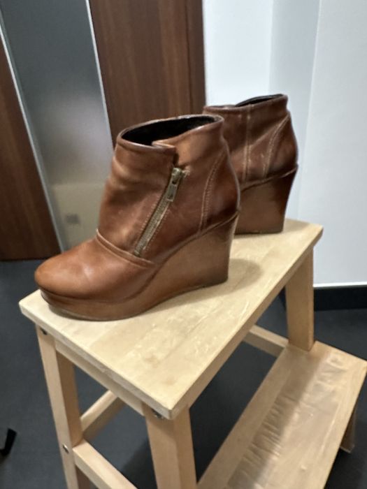 Buty na koturnie Wojas