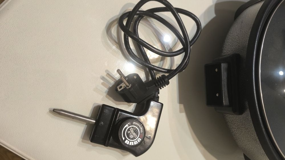 Grelhador elétrico com tampa