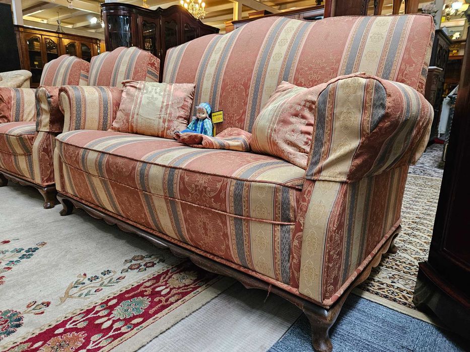 Sofá em pele de dois lugares - Algumas marcas de desga