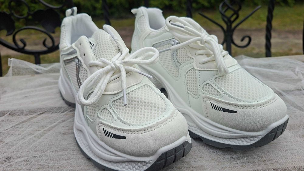 Białe sneakersy damskie rozmiar
