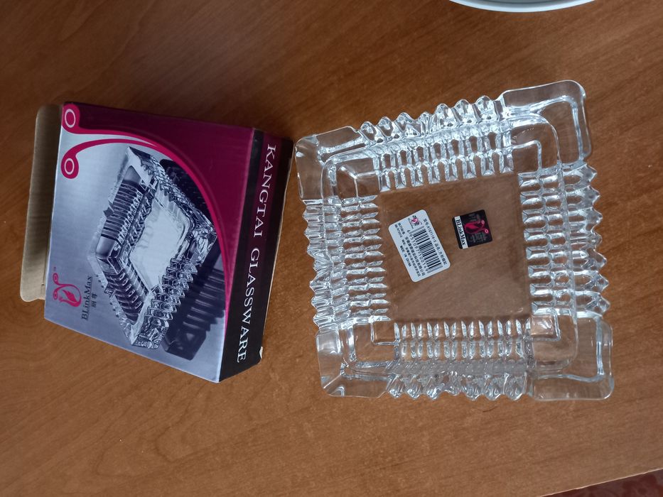 Пепельница  размером 12 см на 12 см