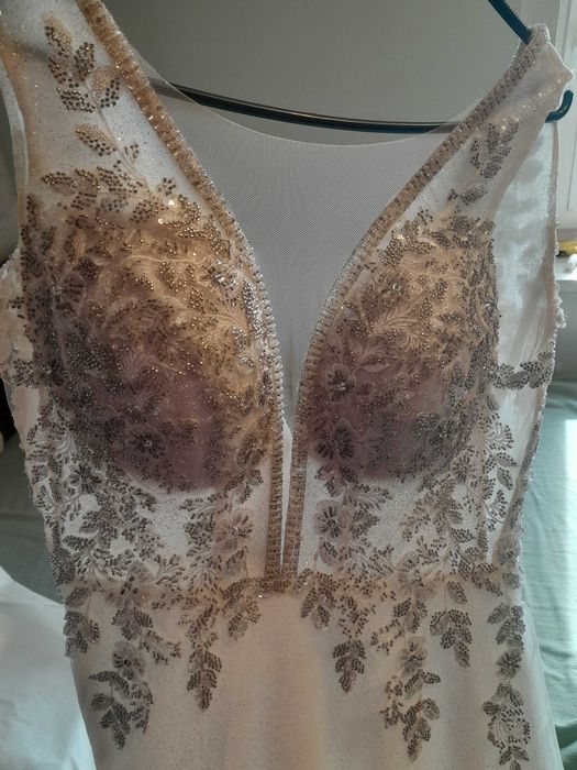 Bogato zdobiona suknia ślubna