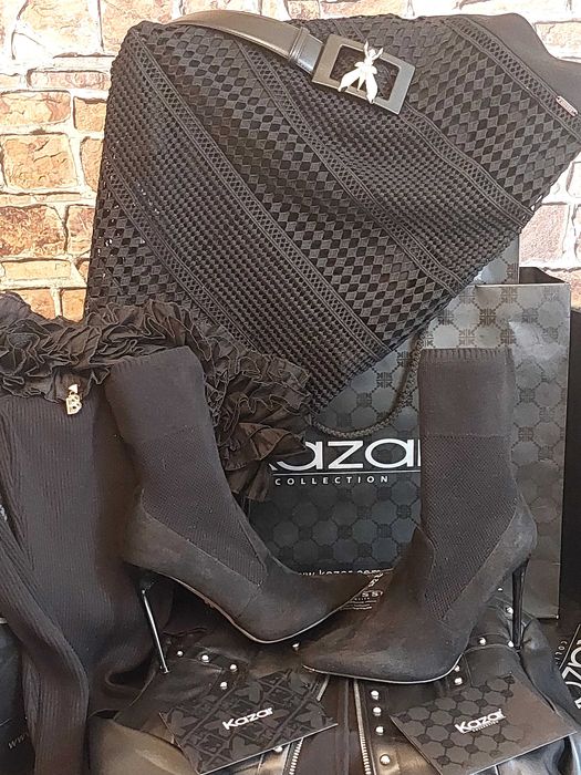 Czarne zamszowe botki na szpilce Marki Kazar