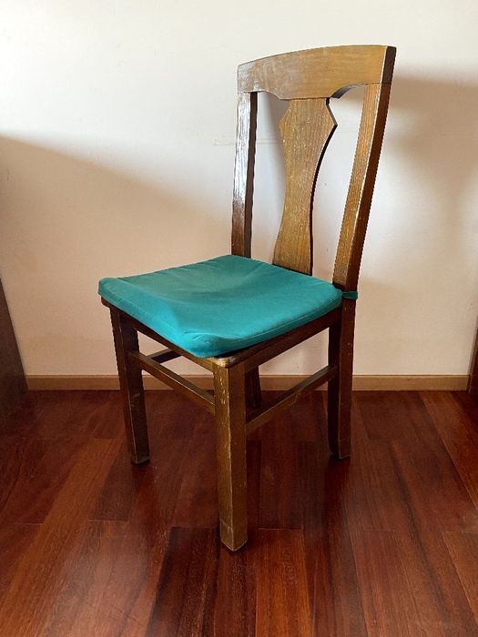 Cadeira + Secretária com prateleiras e gavetas