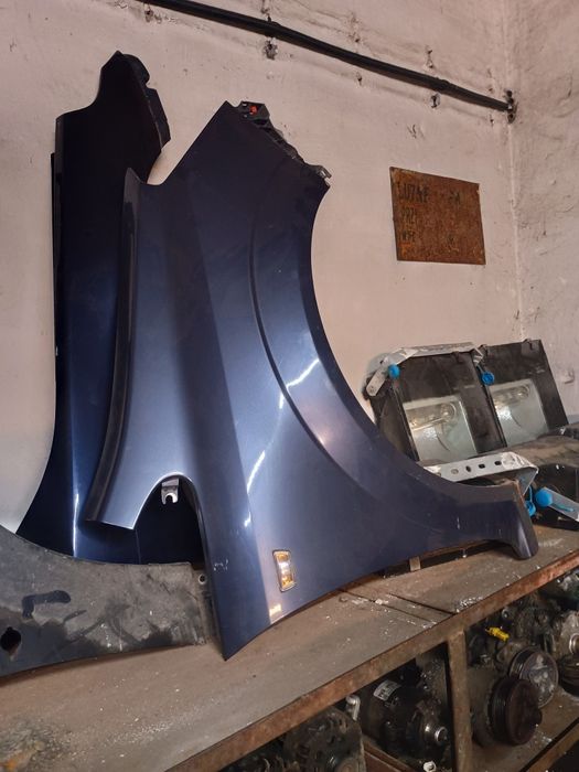 Opel Zafira b błotnik prawy