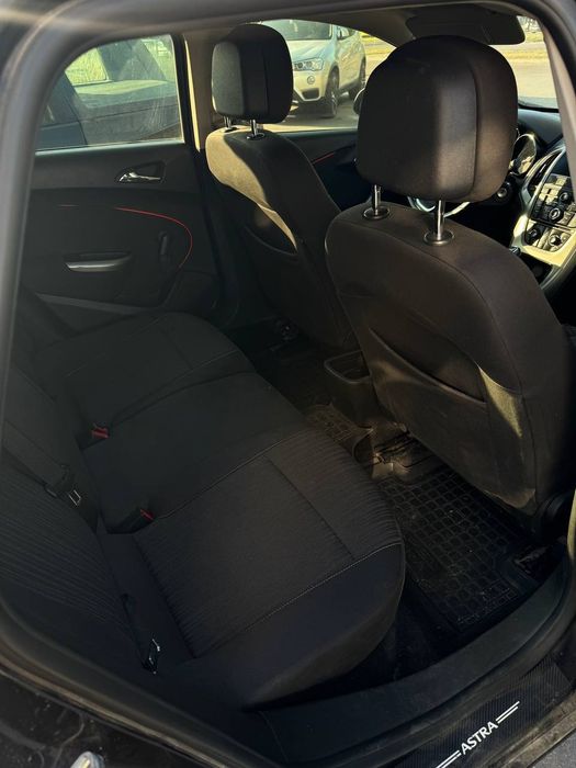 Продам Opel Astra J
