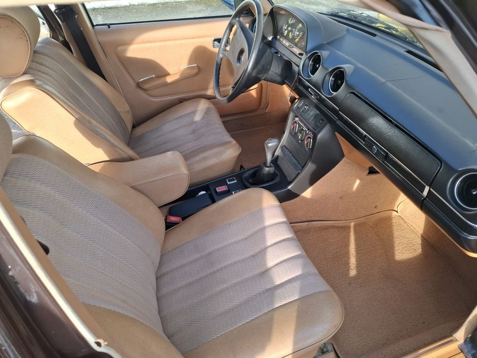 W123 90milkms a precisar de restauro