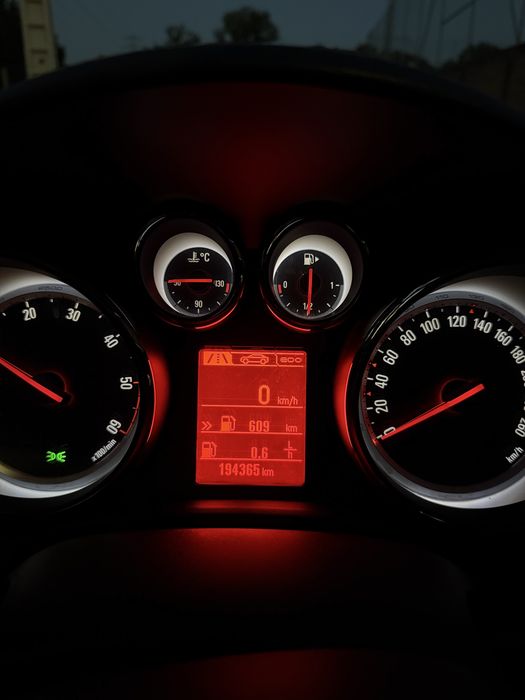 Opel Astra J 1.7 CDTI 131cv | DISTRIBUIÇÃO NOVA | GPS | Revisões em Dia
