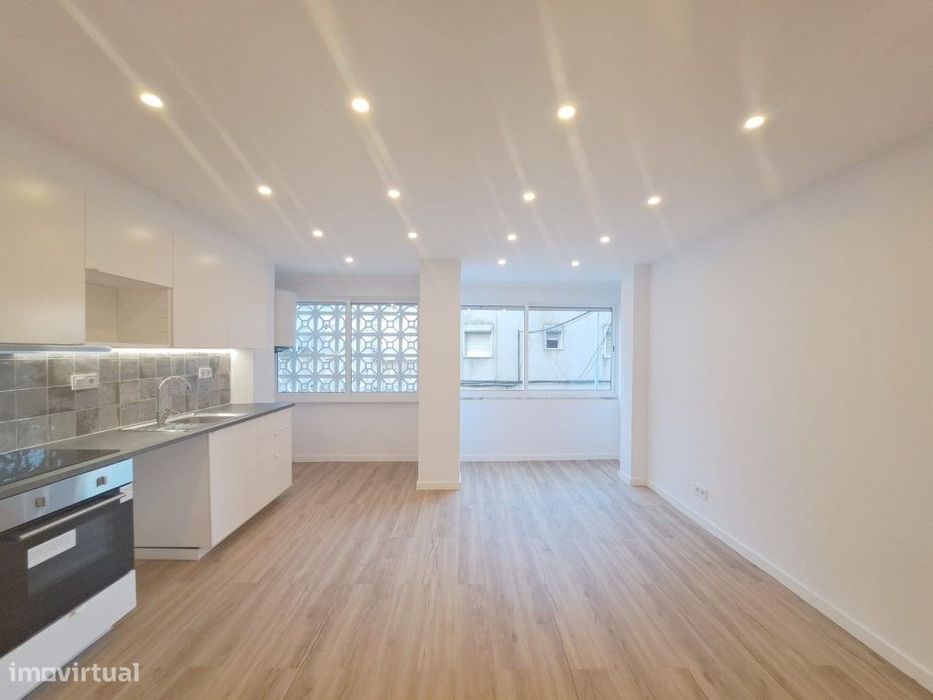 Apartamento T2 para venda em Amadora - Lisboa