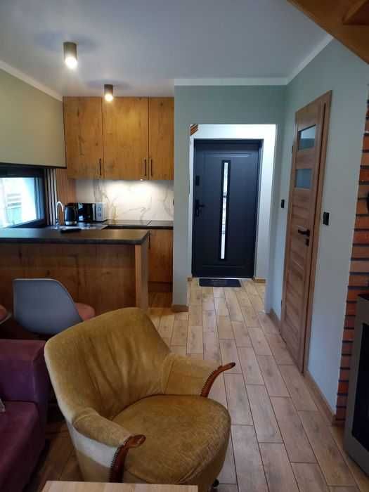 Domek nad jeziorem las jacuzzi