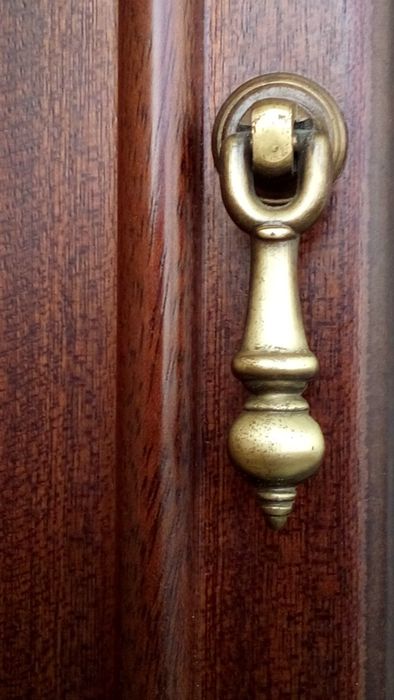 BAIXA DE PREÇO! Móvel alto, em mogno, para quarto, sala ou escritório