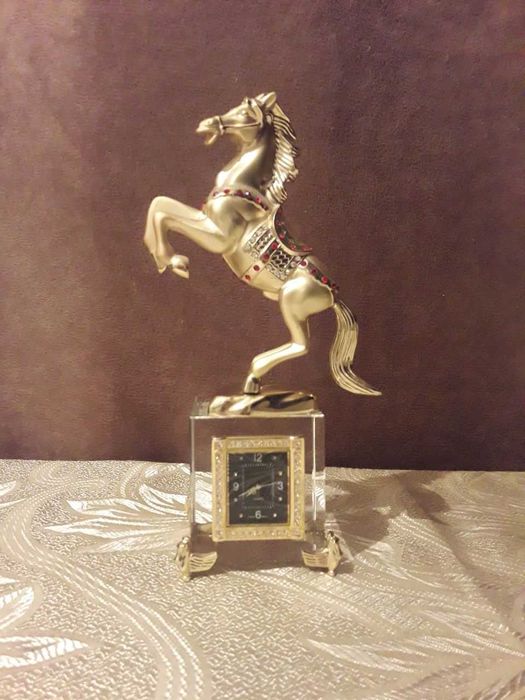 Часы настольные,подставка хрусталь, высота 23 см