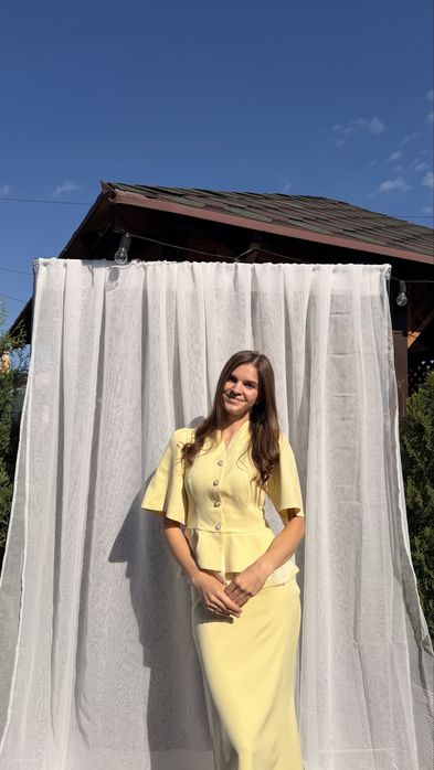 Костюм butter yellow кольору