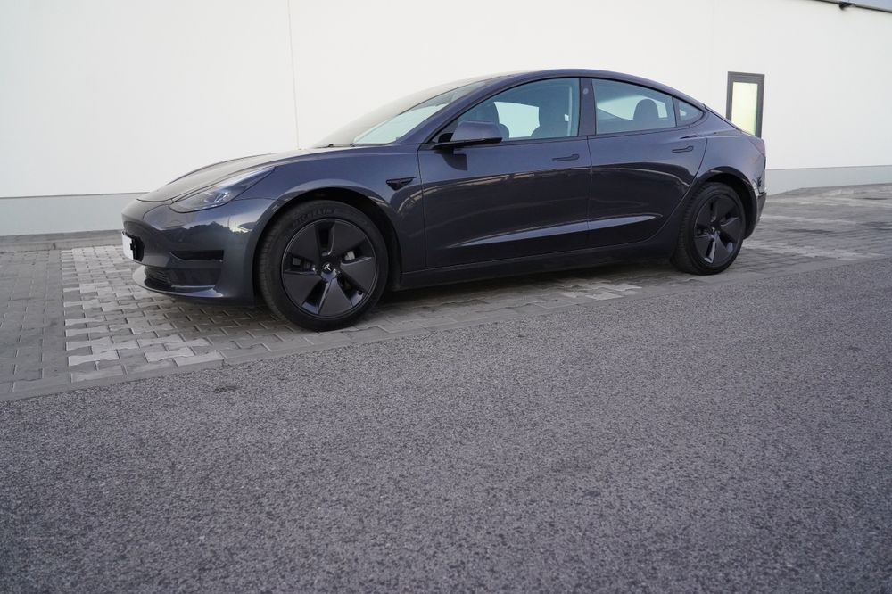 Tesla Model 3 RWD