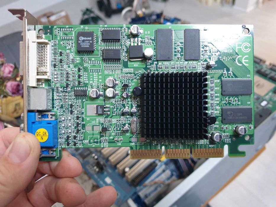 karta gaficzna retro ATI RADEON 7000 64MB (DDR) AGP DVI VGA RV6S