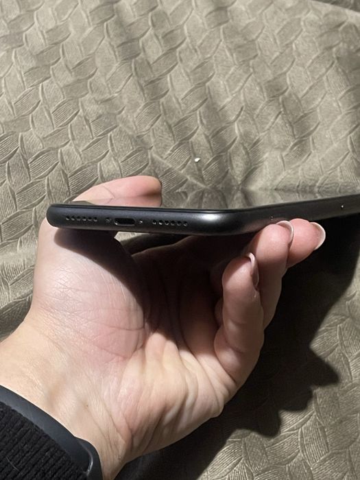 iPhone 11 with warranty64740235857282122